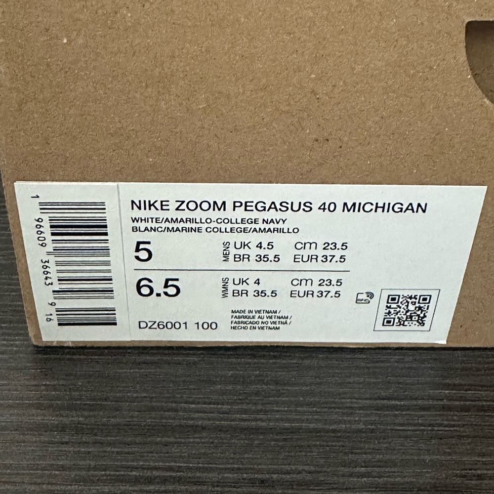 💙Nike Air Zoom Pegasus 40 "Michigan" Running Shoes Size 6.5 W or Men's Size 5💛 - Picture 14 of 14